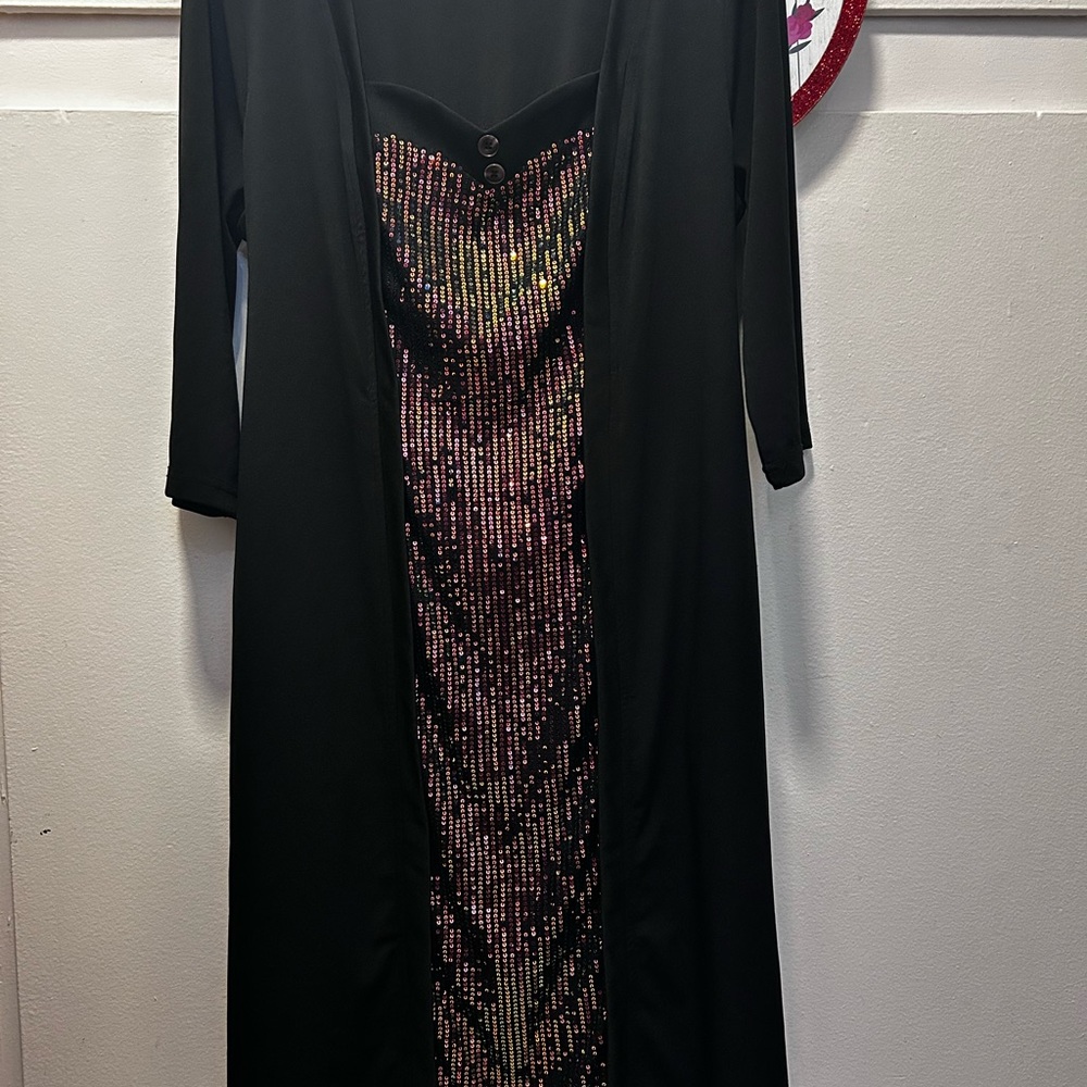 Elegant Black and gold Sequin Dress - Picture 6 of 16